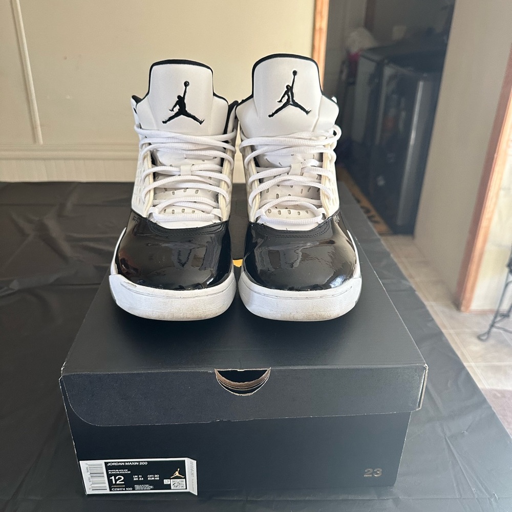 Air Jordan Maxin 200 Size 12